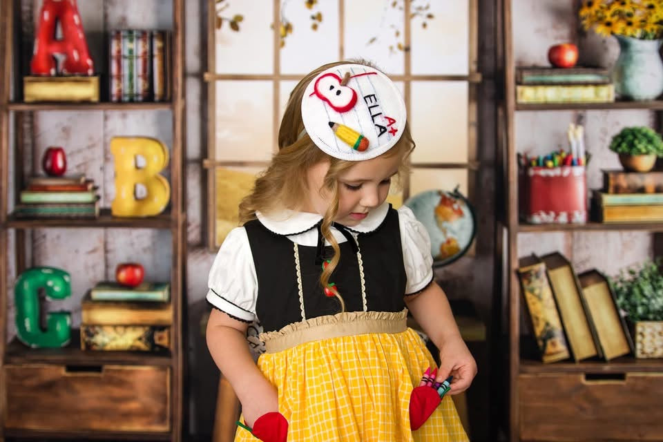 M2M mía Miel Hat 5 letters.