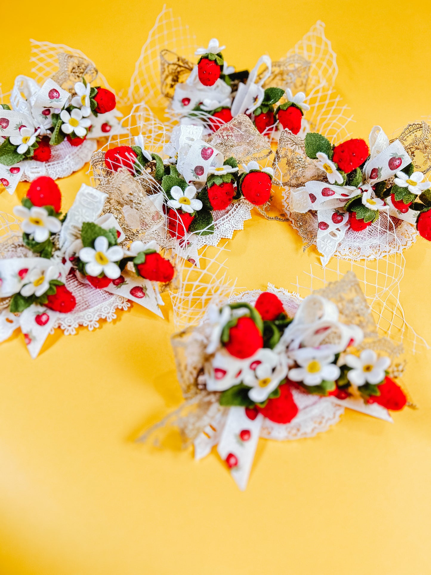 Vintage Strawberry mini Topper