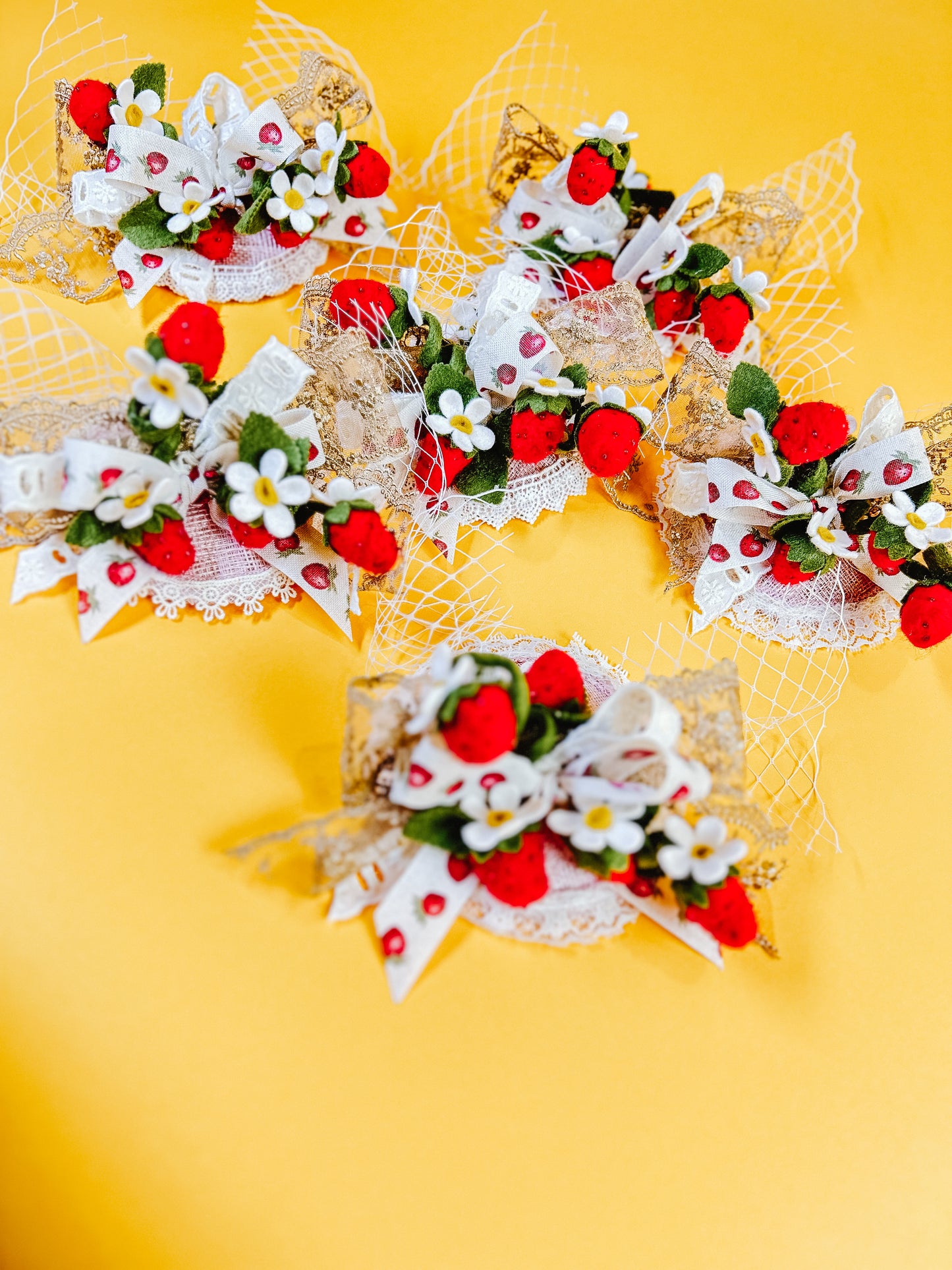 Vintage Strawberry mini Topper
