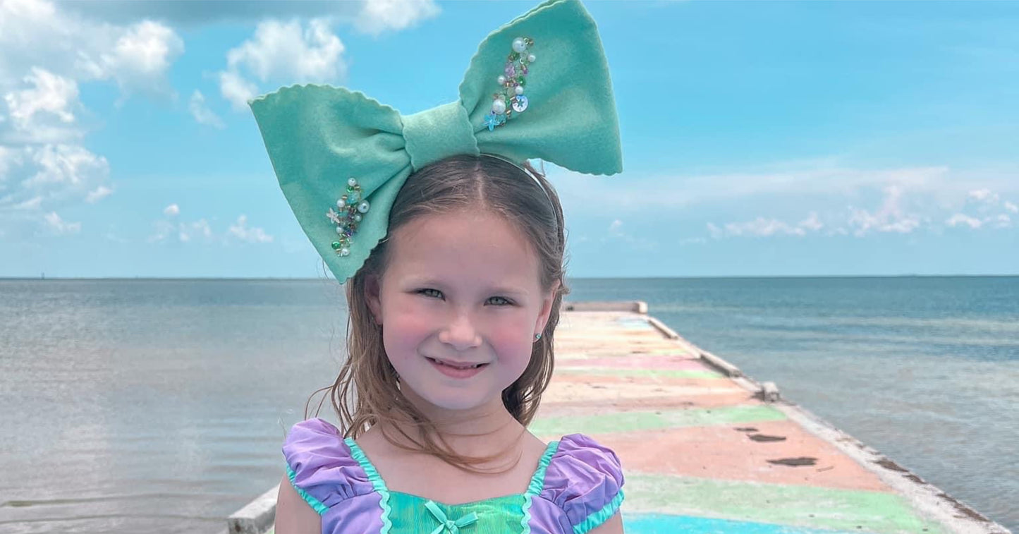 Oversize Scalloped Mermaid Bow Fascinator