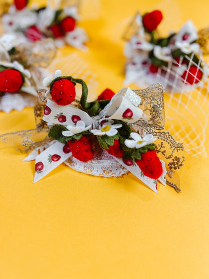 Vintage Strawberry mini Topper