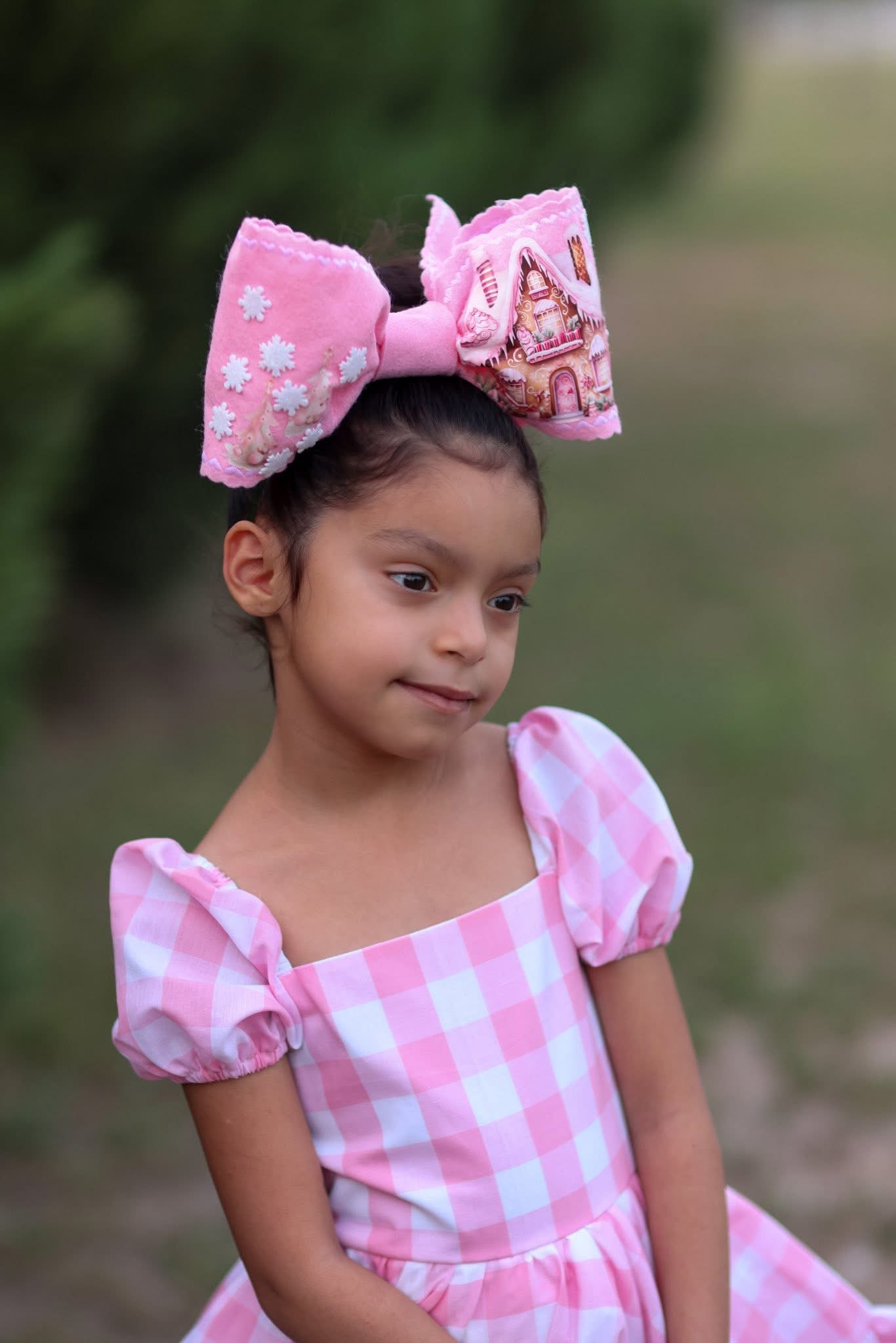 Gingerbread House pnk bow